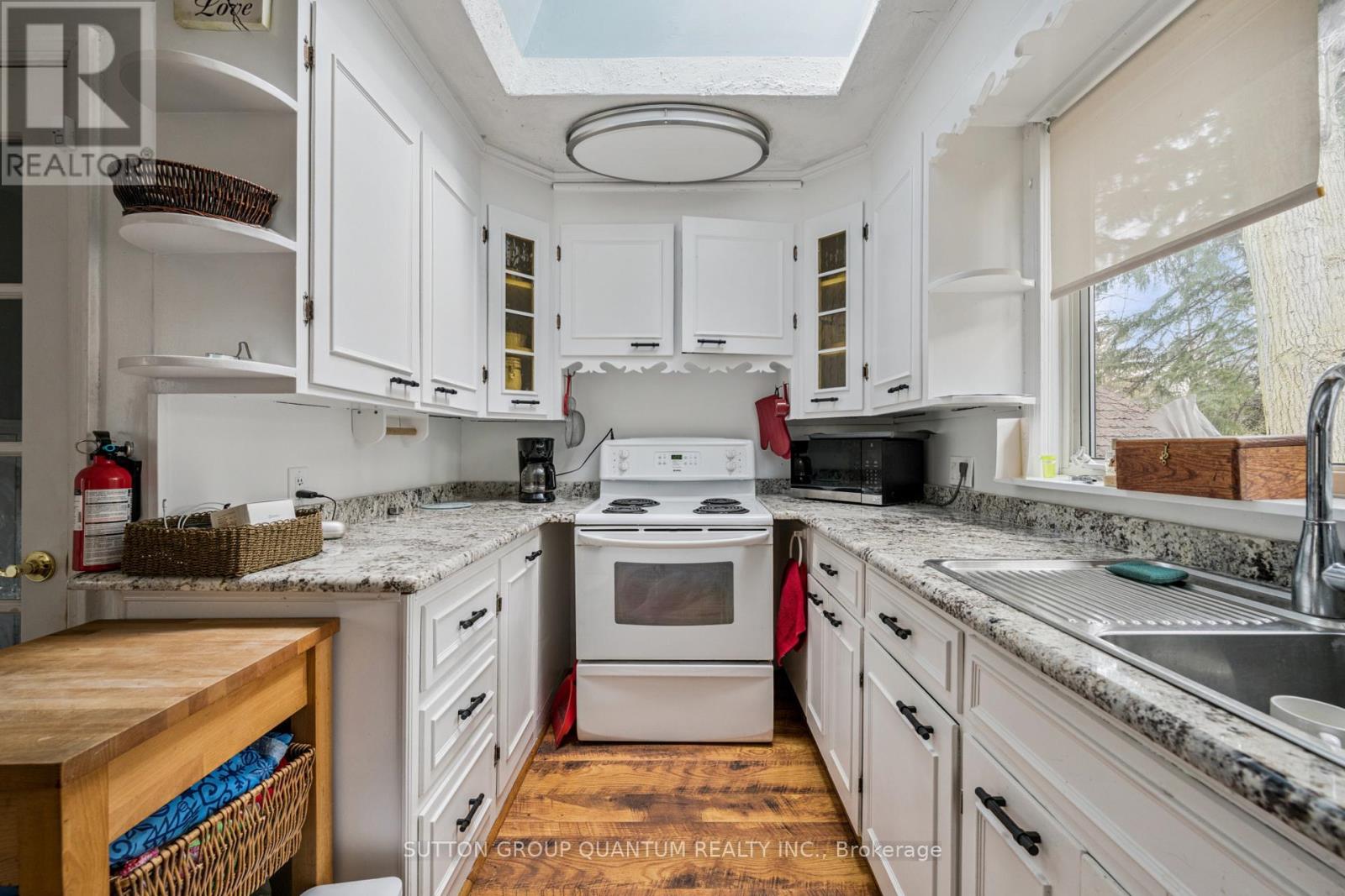 623 King Road, Burlington, Ontario  L7T 3K3 - Photo 7 - W12927608