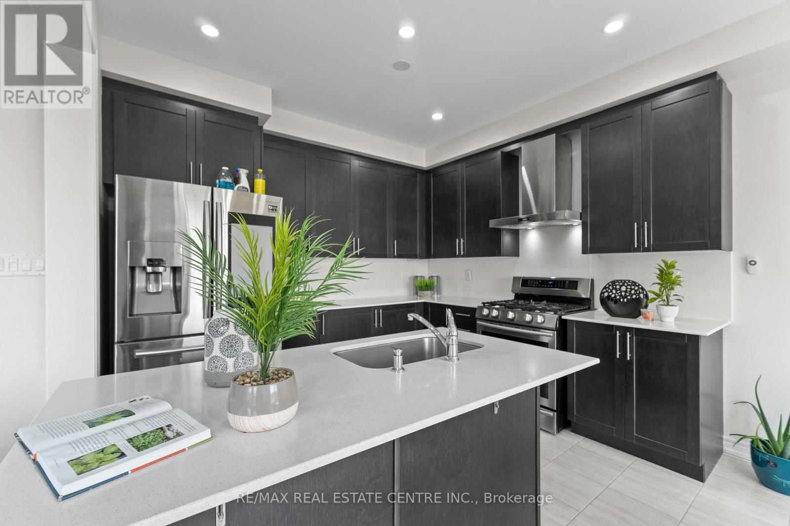 8 Oconnor Crescent, Brampton, Ontario  L7A 5A6 - Photo 10 - W12927612