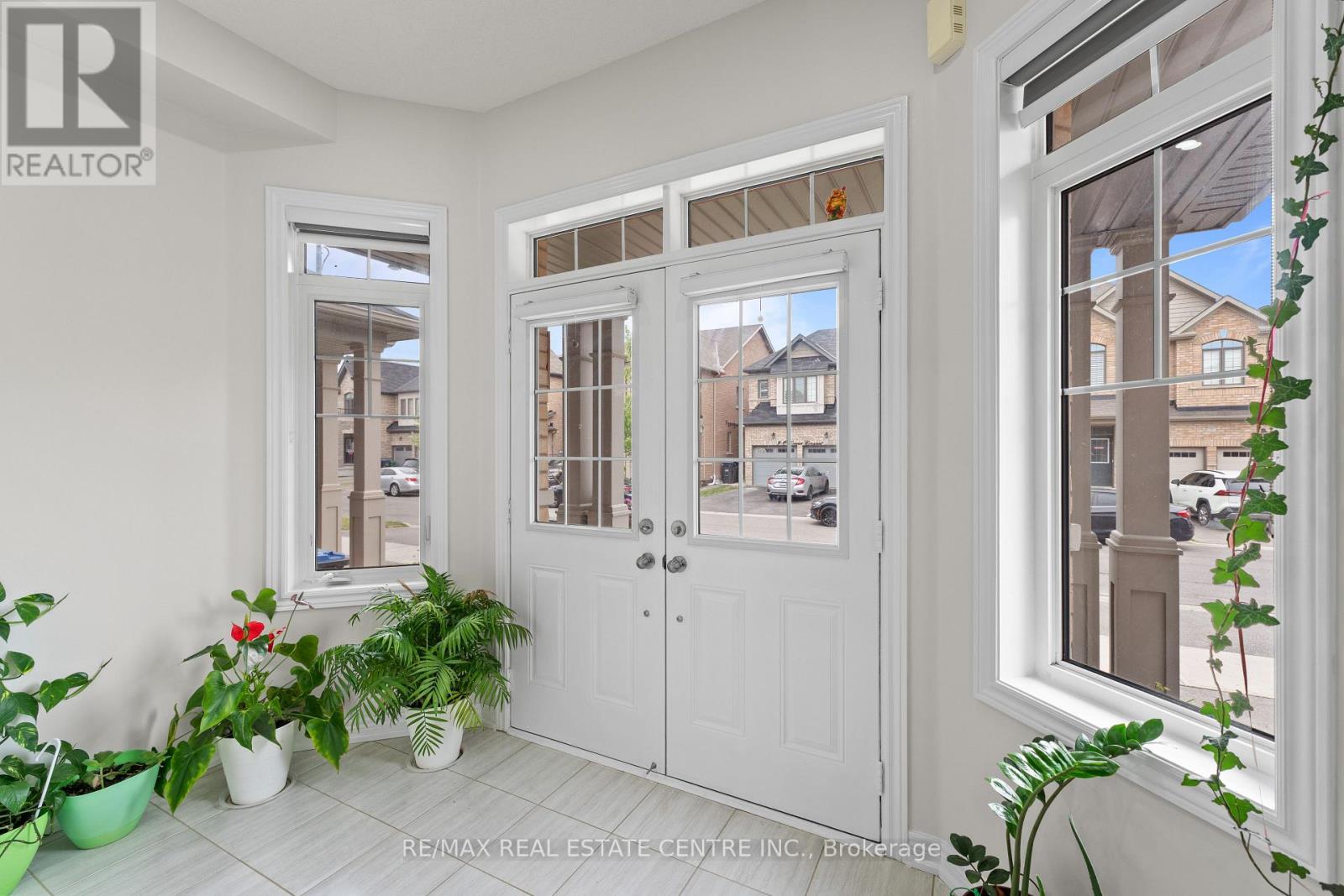 8 Oconnor Crescent, Brampton, Ontario  L7A 5A6 - Photo 3 - W12927612