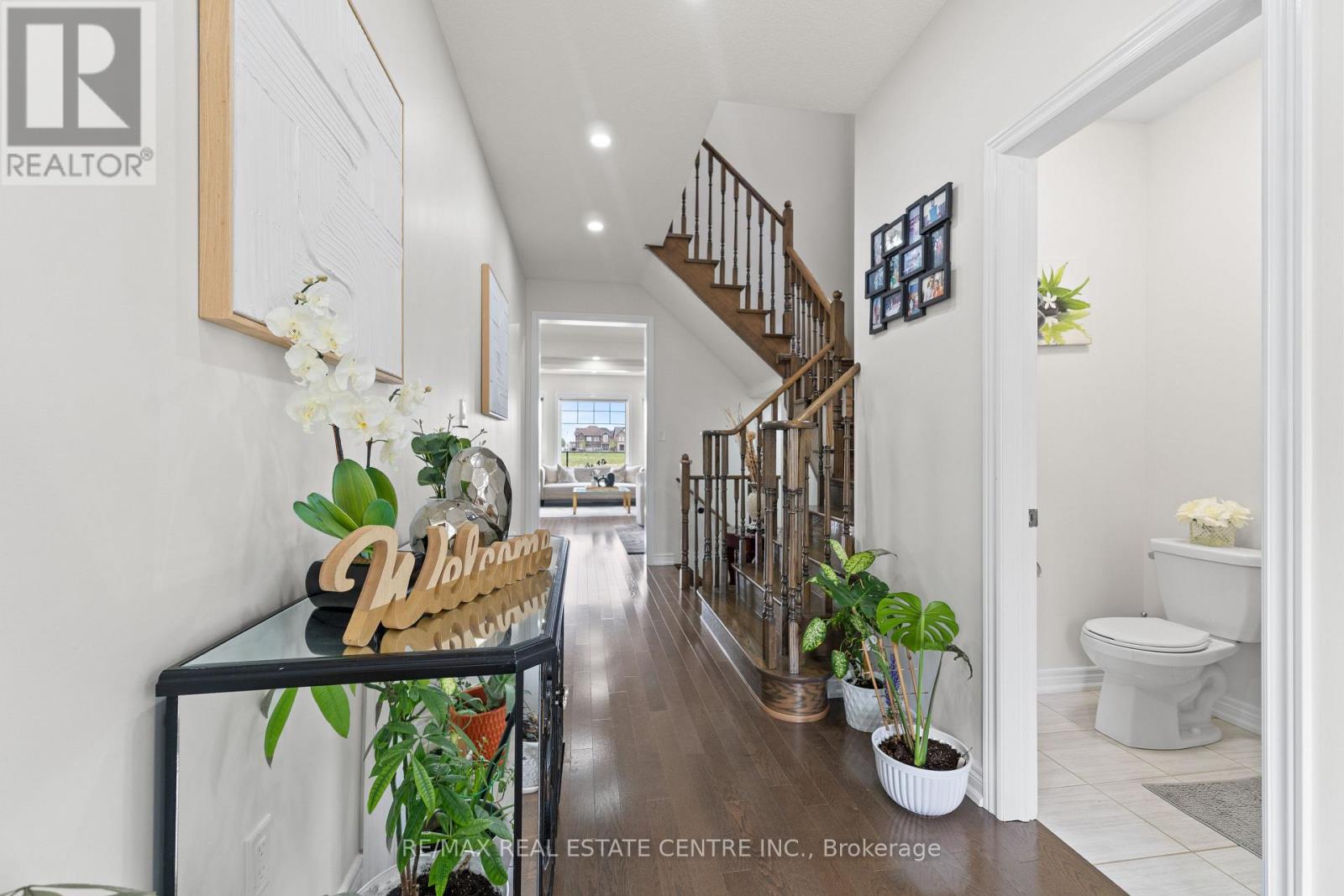 8 Oconnor Crescent, Brampton, Ontario  L7A 5A6 - Photo 4 - W12927612