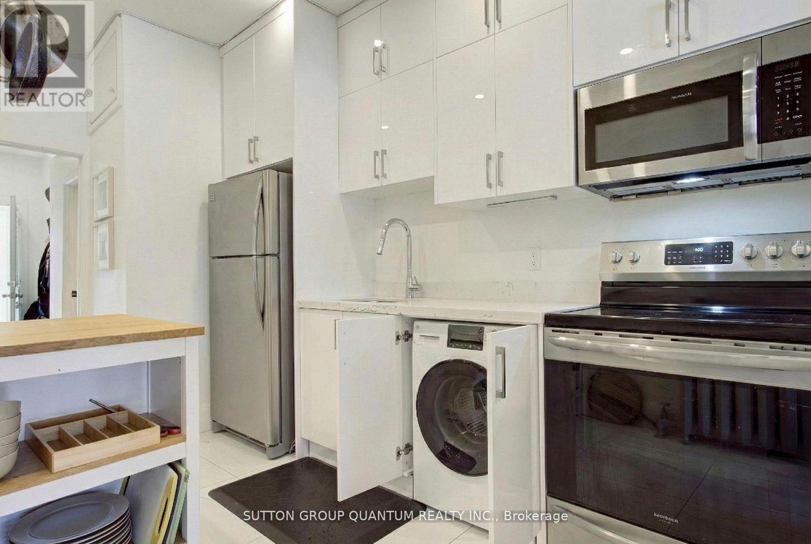 232 Pearson Avenue, Toronto, Ontario M6R 1G7 - Photo 8 - W12927644