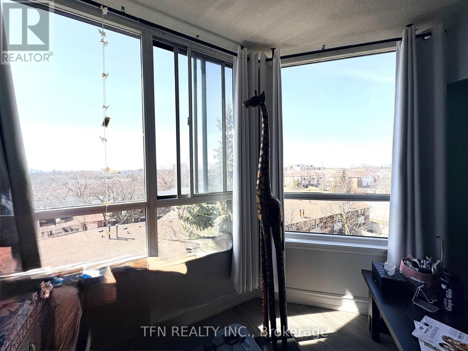 522 - 1001 Cedarglen Gate, Mississauga, Ontario  L5C 4R2 - Photo 10 - W12927694