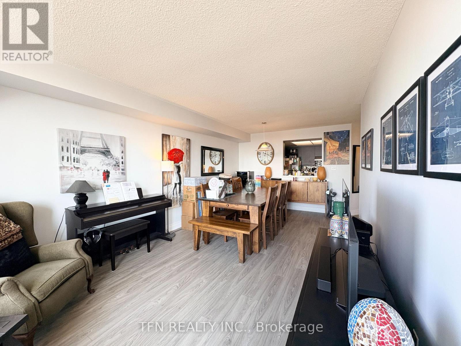 522 - 1001 Cedarglen Gate, Mississauga, Ontario  L5C 4R2 - Photo 11 - W12927694