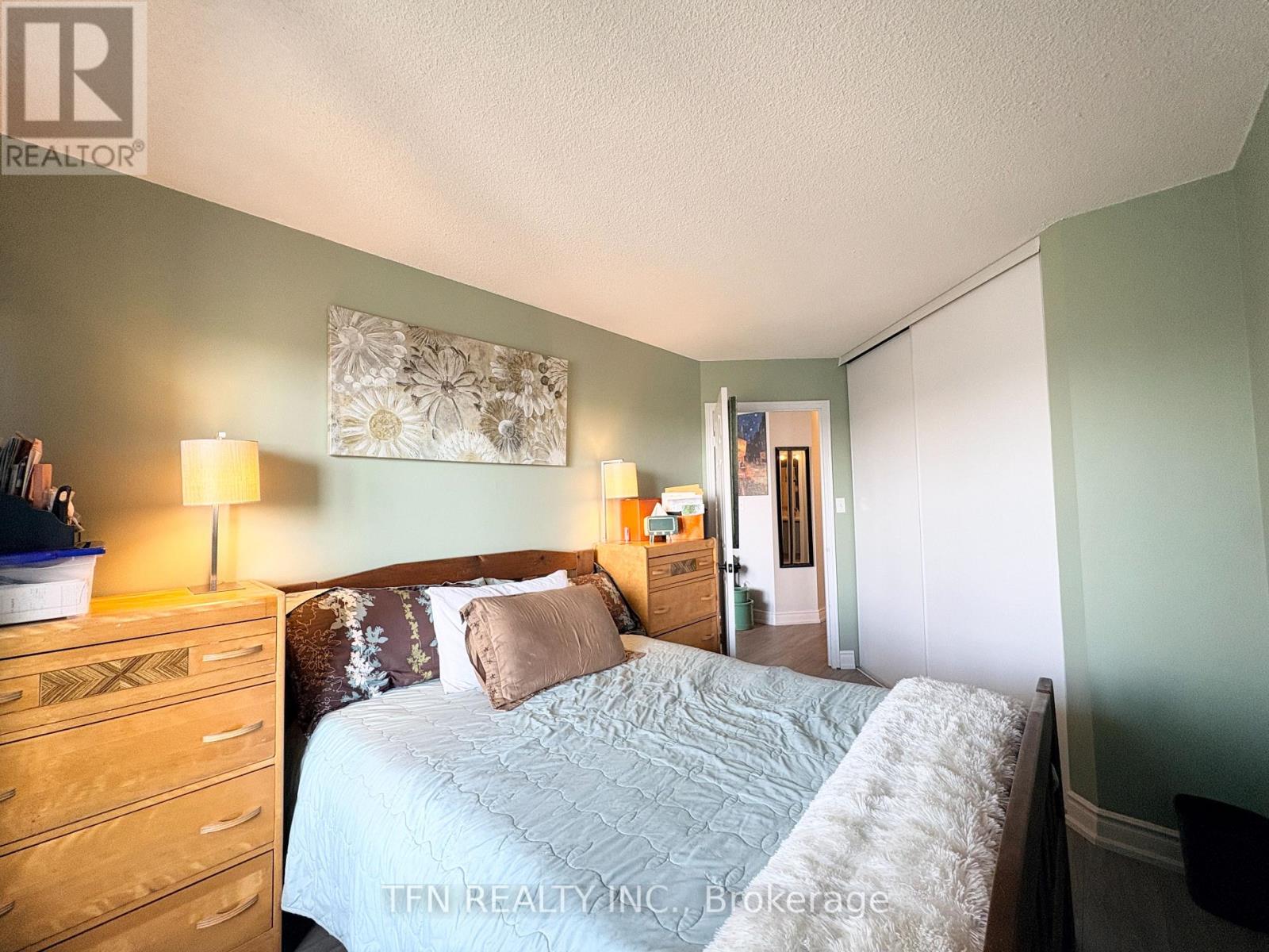 522 - 1001 Cedarglen Gate, Mississauga, Ontario  L5C 4R2 - Photo 15 - W12927694