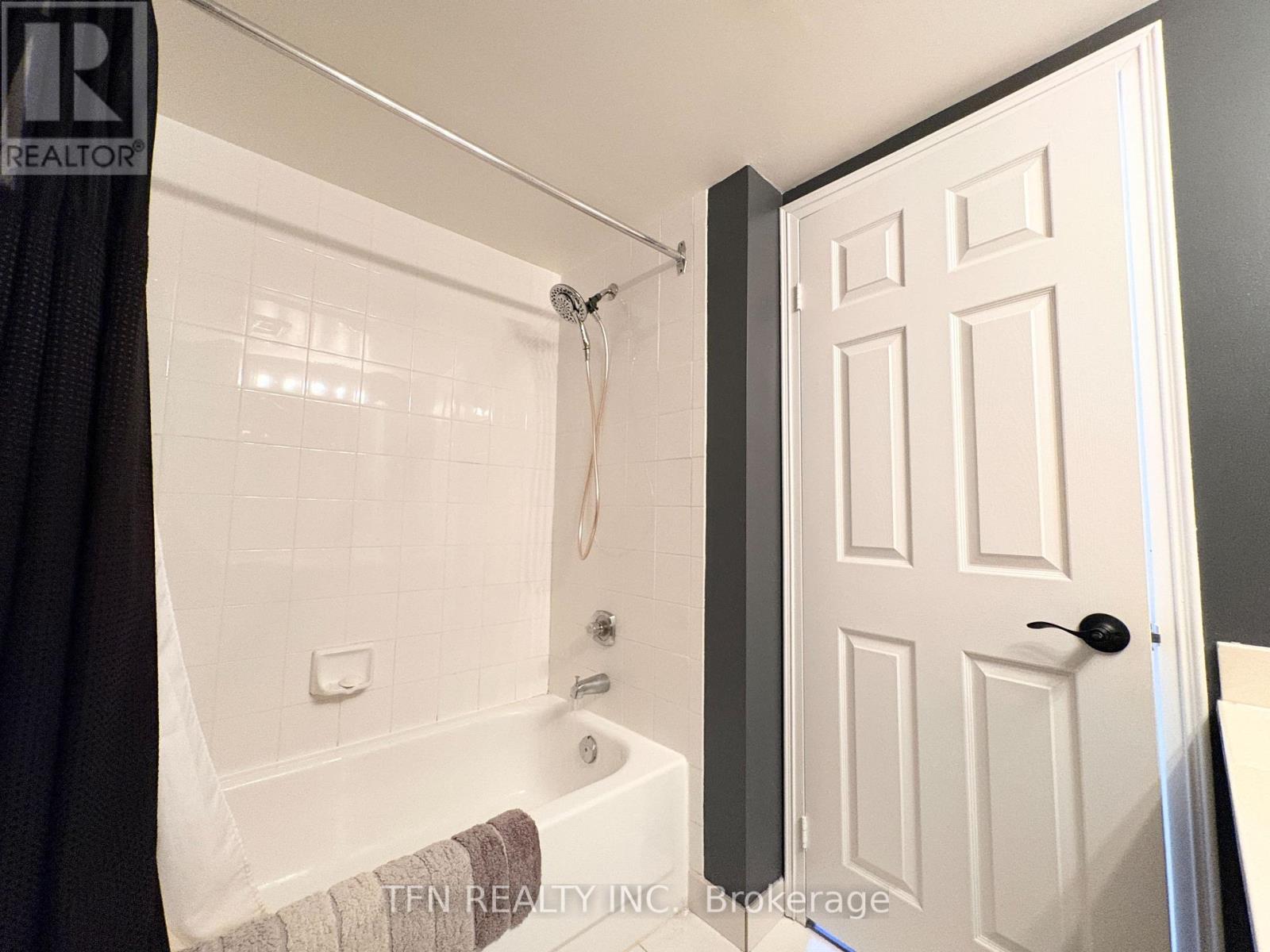 522 - 1001 Cedarglen Gate, Mississauga, Ontario  L5C 4R2 - Photo 27 - W12927694