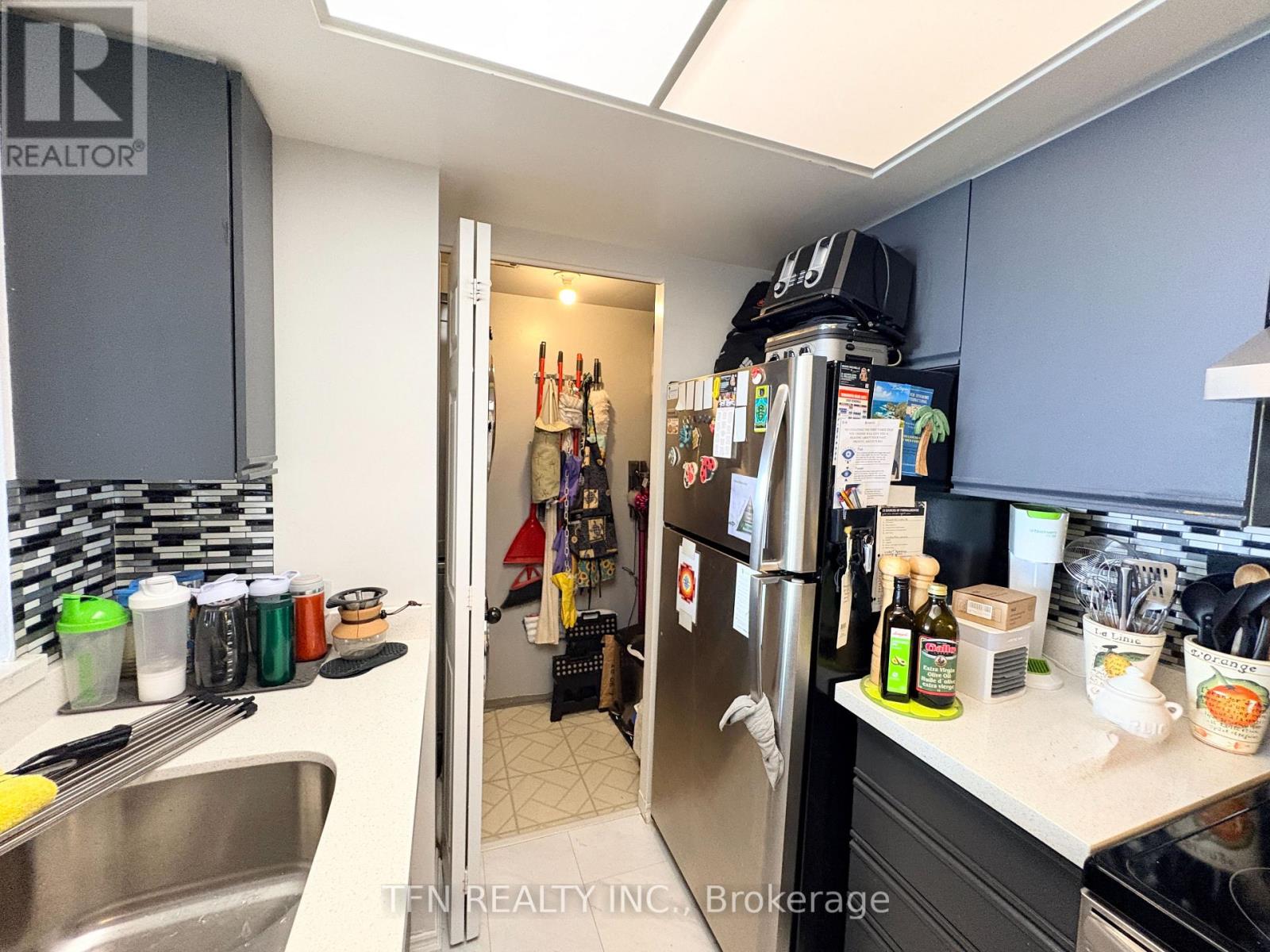 522 - 1001 Cedarglen Gate, Mississauga, Ontario  L5C 4R2 - Photo 30 - W12927694