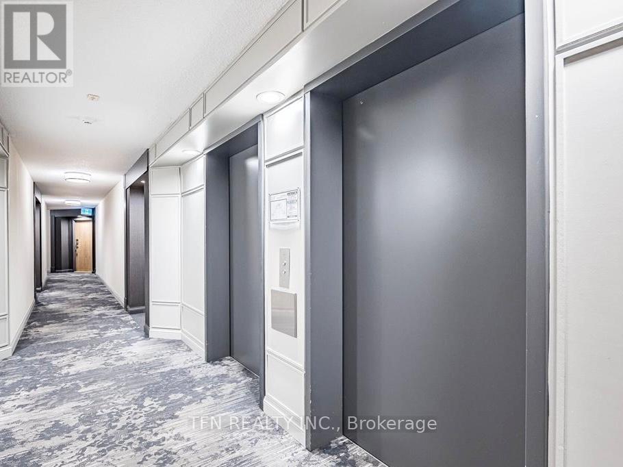 522 - 1001 Cedarglen Gate, Mississauga, Ontario  L5C 4R2 - Photo 4 - W12927694