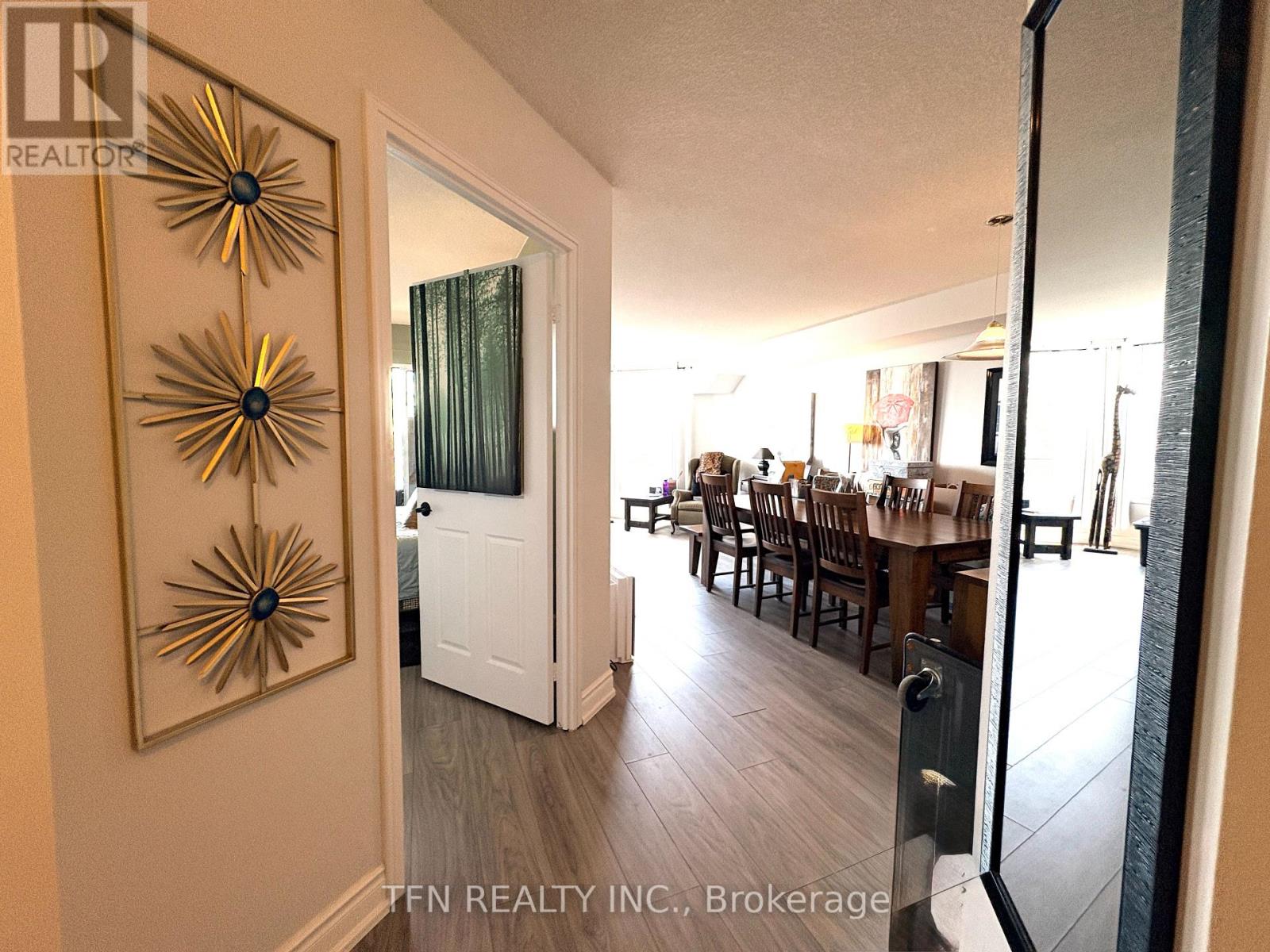 522 - 1001 Cedarglen Gate, Mississauga, Ontario  L5C 4R2 - Photo 6 - W12927694