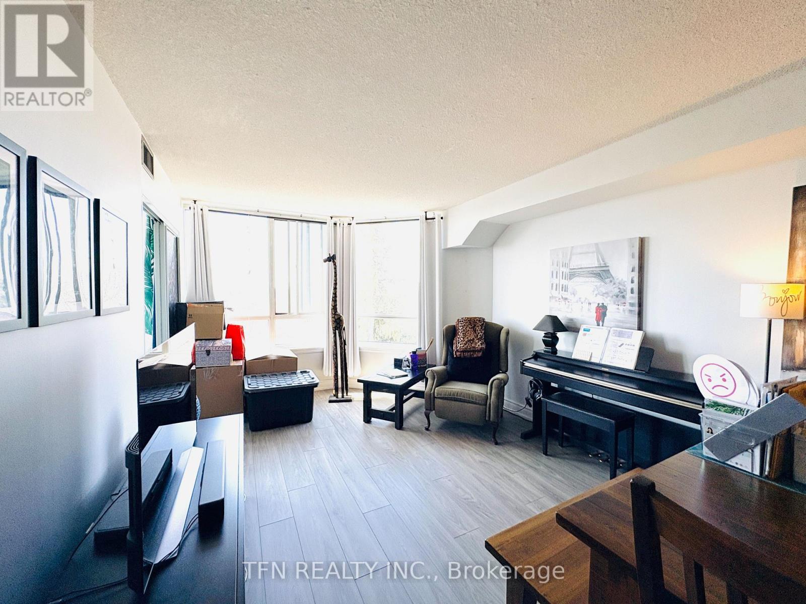 522 - 1001 Cedarglen Gate, Mississauga, Ontario  L5C 4R2 - Photo 9 - W12927694