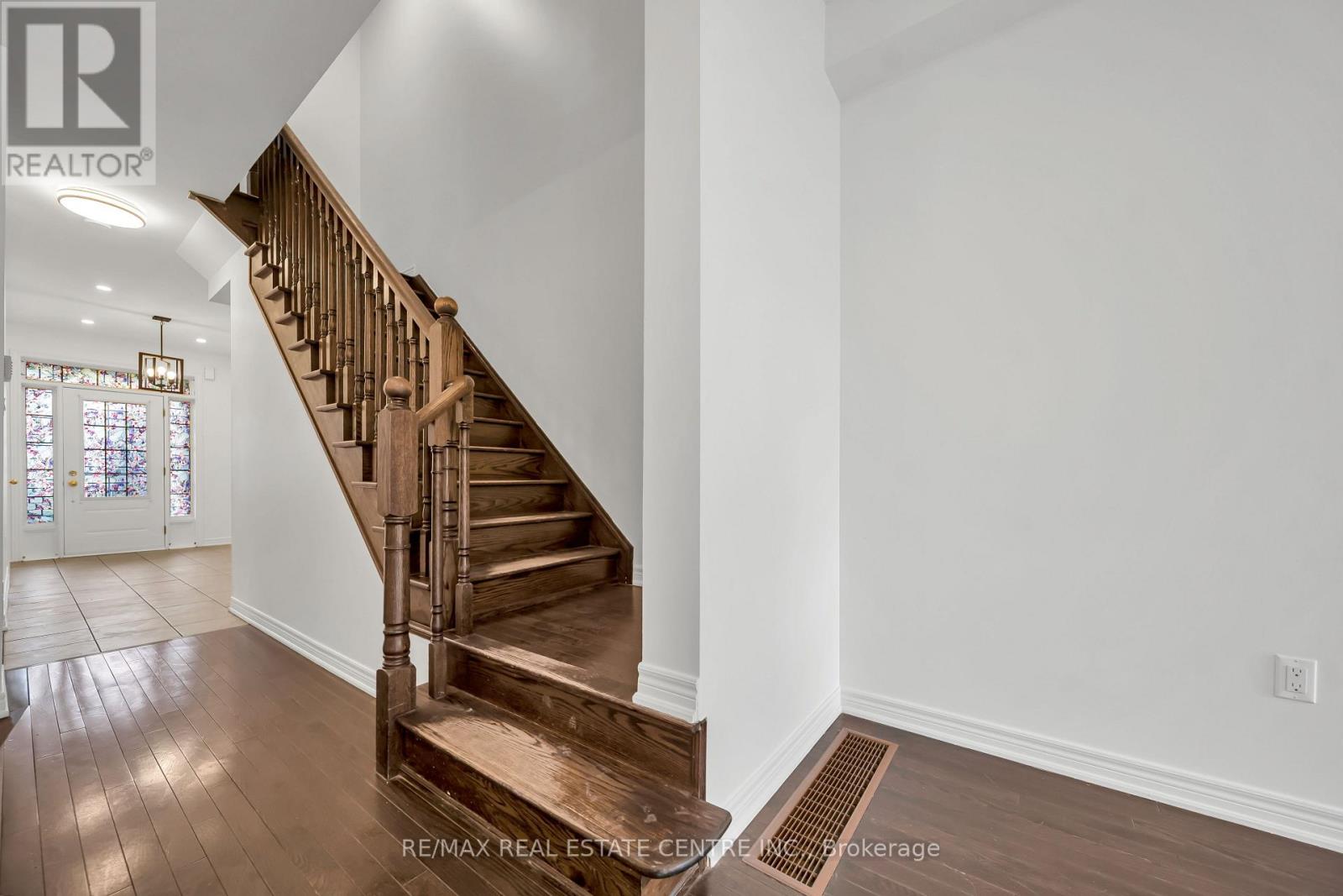 8 Munch Place, Milton, Ontario  L9T 8K6 - Photo 16 - W12927712