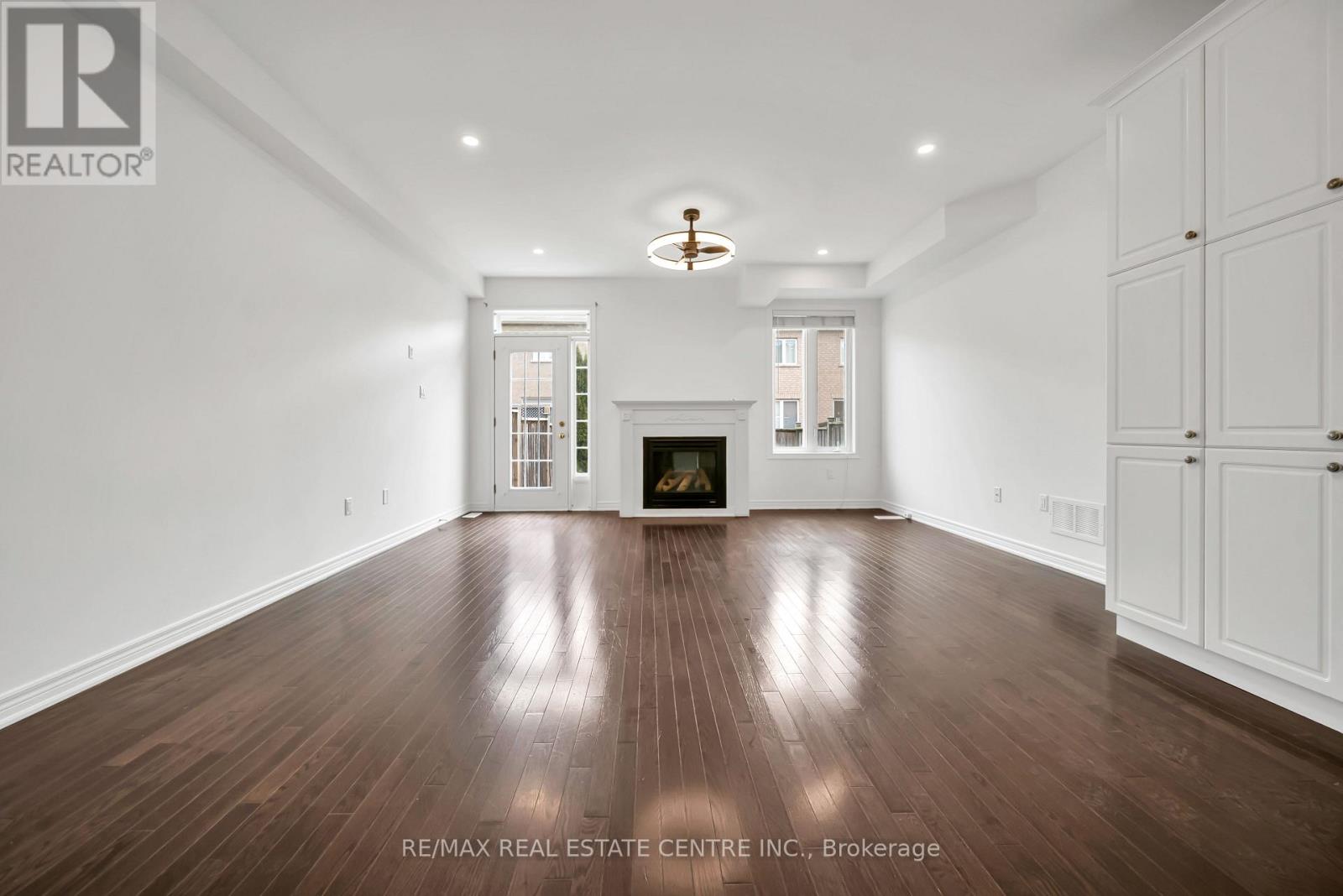 8 Munch Place, Milton, Ontario  L9T 8K6 - Photo 17 - W12927712