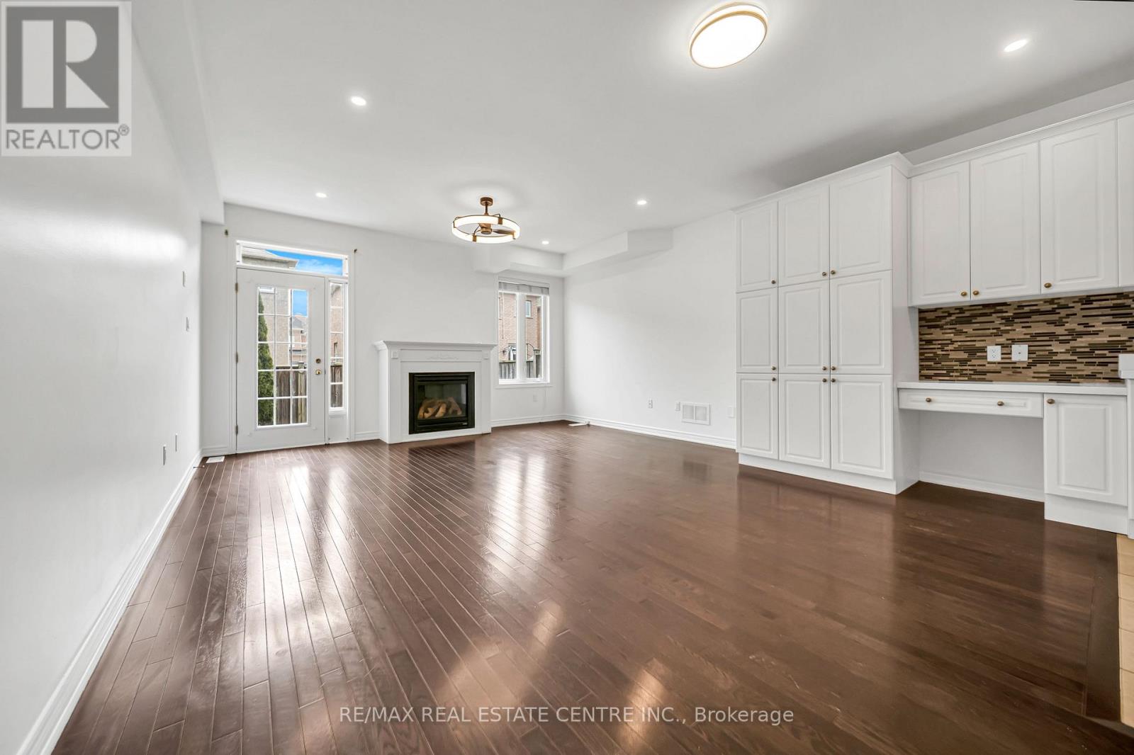 8 Munch Place, Milton, Ontario  L9T 8K6 - Photo 18 - W12927712