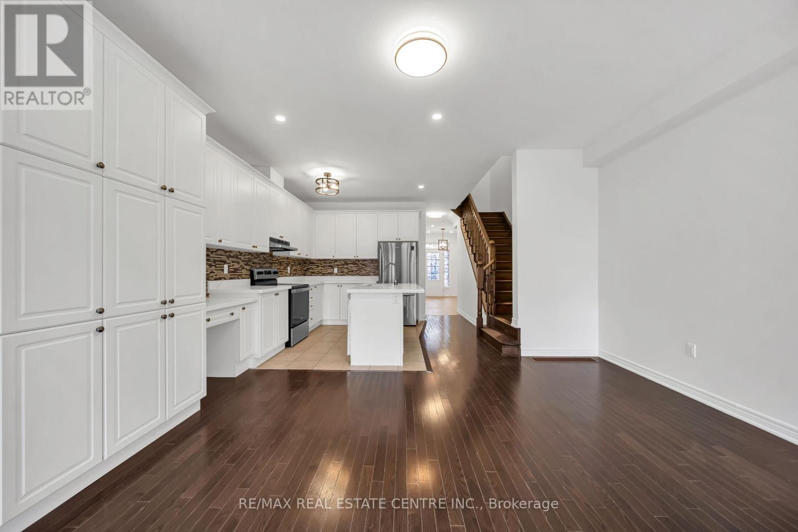 8 Munch Place, Milton, Ontario  L9T 8K6 - Photo 22 - W12927712