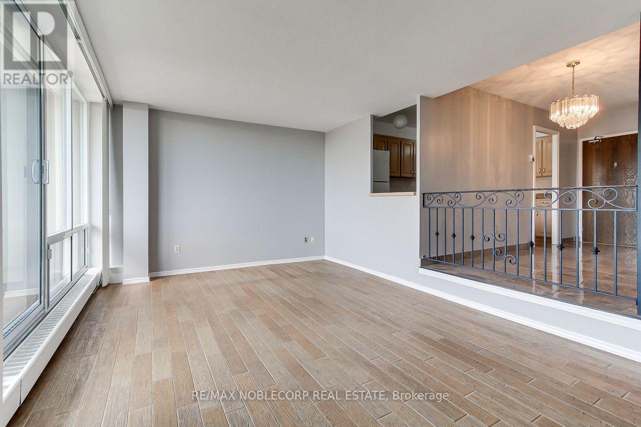 810 - 19 Four Winds Drive, Toronto, Ontario  M3J 2S9 - Photo 10 - W12927732