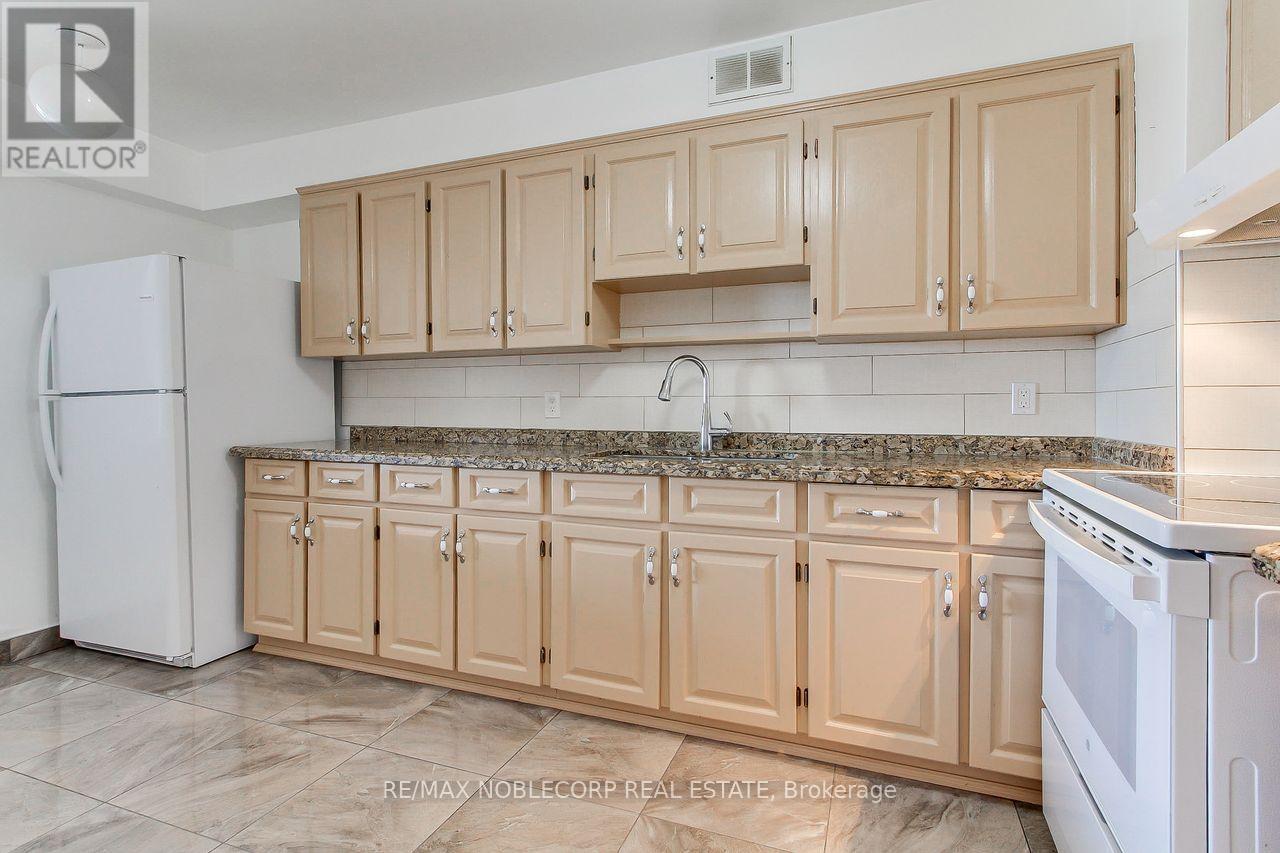 810 - 19 Four Winds Drive, Toronto, Ontario  M3J 2S9 - Photo 16 - W12927732