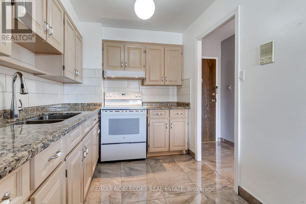 810 - 19 Four Winds Drive, Toronto, Ontario  M3J 2S9 - Photo 18 - W12927732