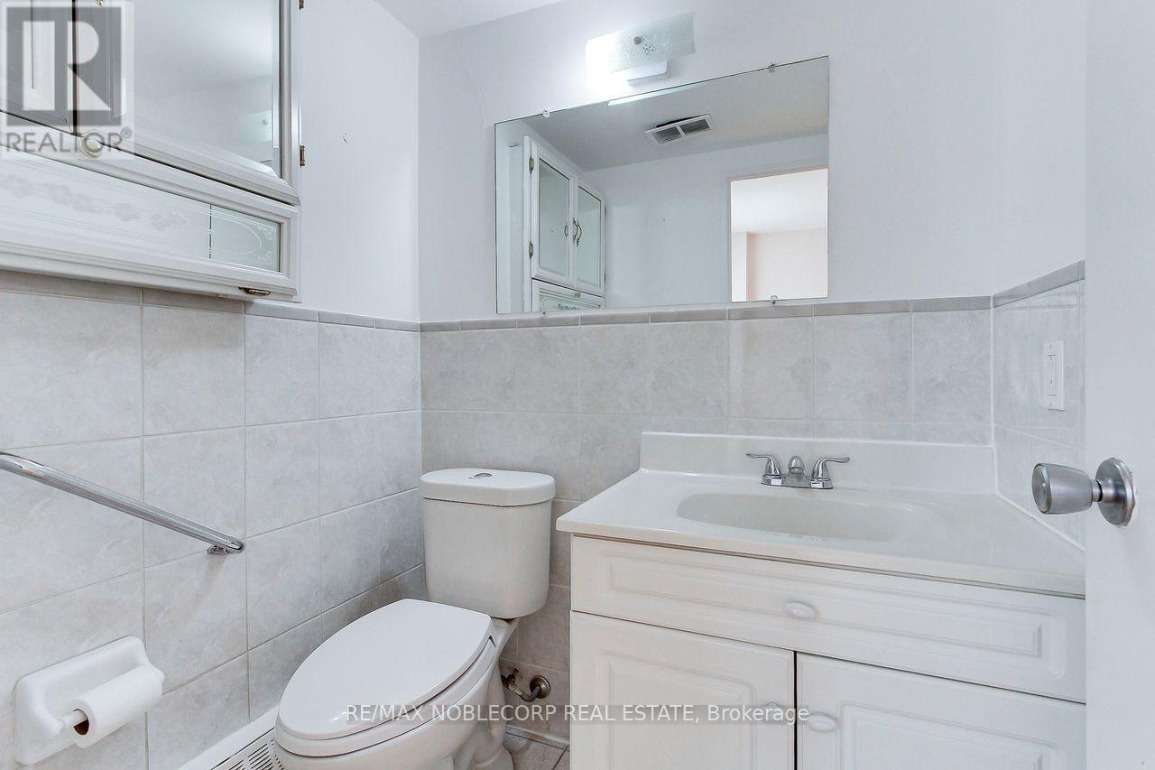 810 - 19 Four Winds Drive, Toronto, Ontario  M3J 2S9 - Photo 22 - W12927732
