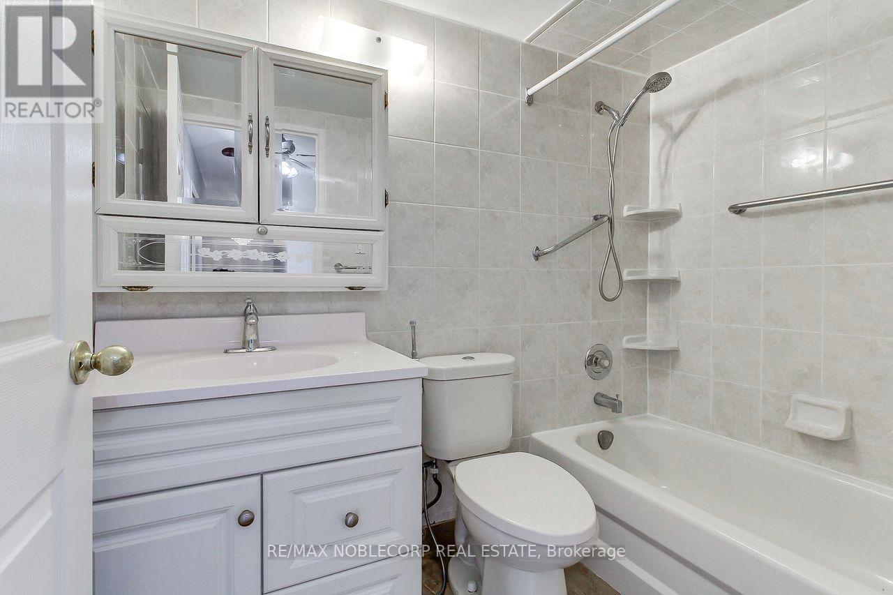 810 - 19 Four Winds Drive, Toronto, Ontario  M3J 2S9 - Photo 26 - W12927732