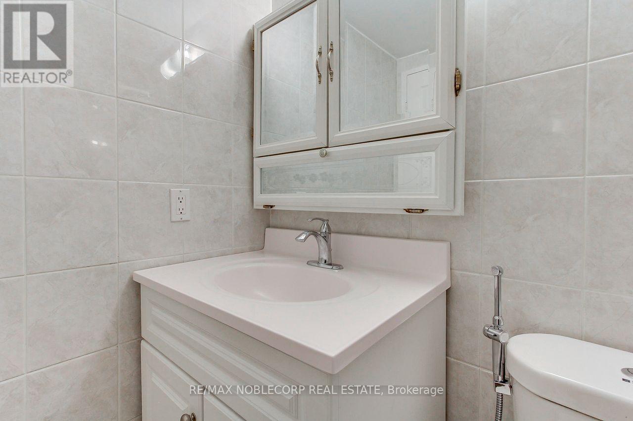 810 - 19 Four Winds Drive, Toronto, Ontario  M3J 2S9 - Photo 28 - W12927732