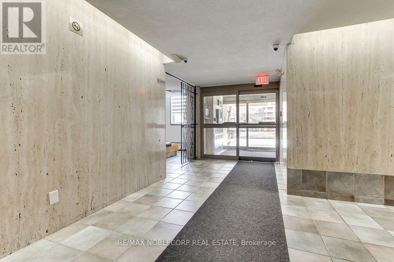 810 - 19 Four Winds Drive, Toronto, Ontario  M3J 2S9 - Photo 36 - W12927732