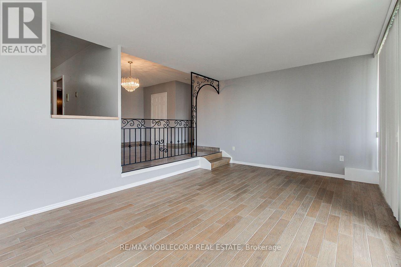 810 - 19 Four Winds Drive, Toronto, Ontario  M3J 2S9 - Photo 8 - W12927732