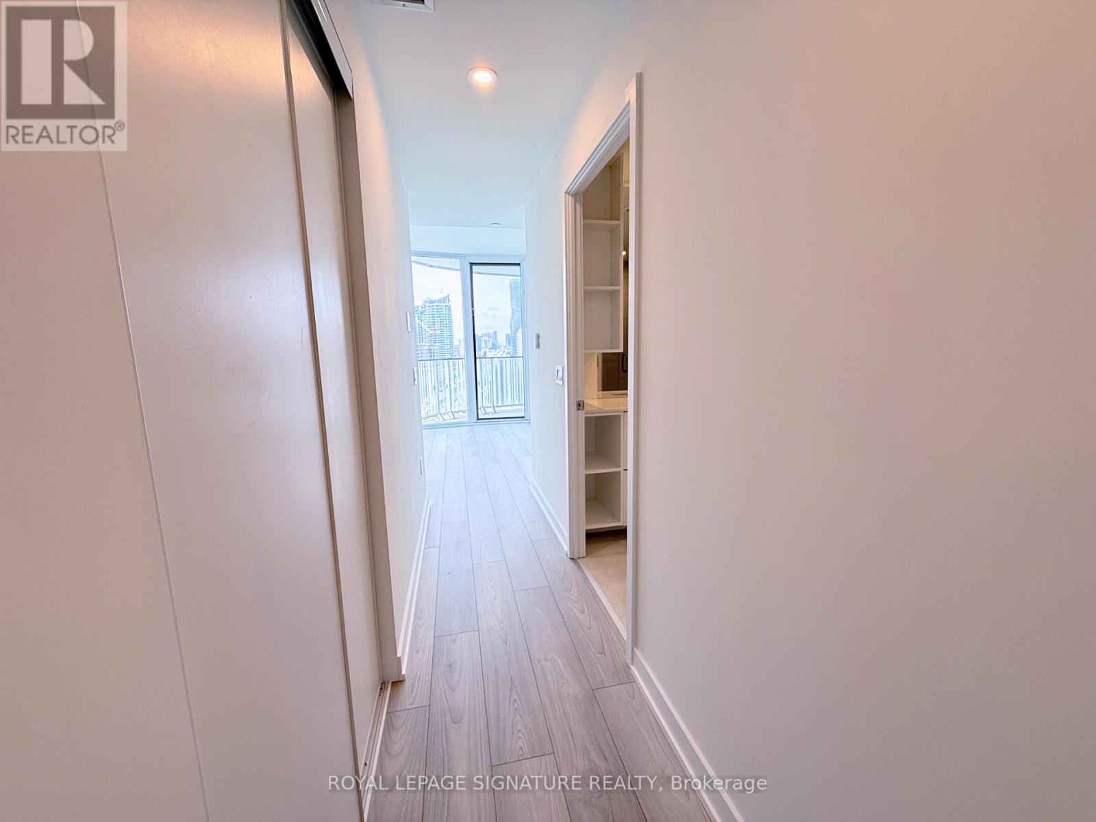 1309 - 1 Fairview Road, Mississauga, Ontario  L5A 0B4 - Photo 2 - W12927758