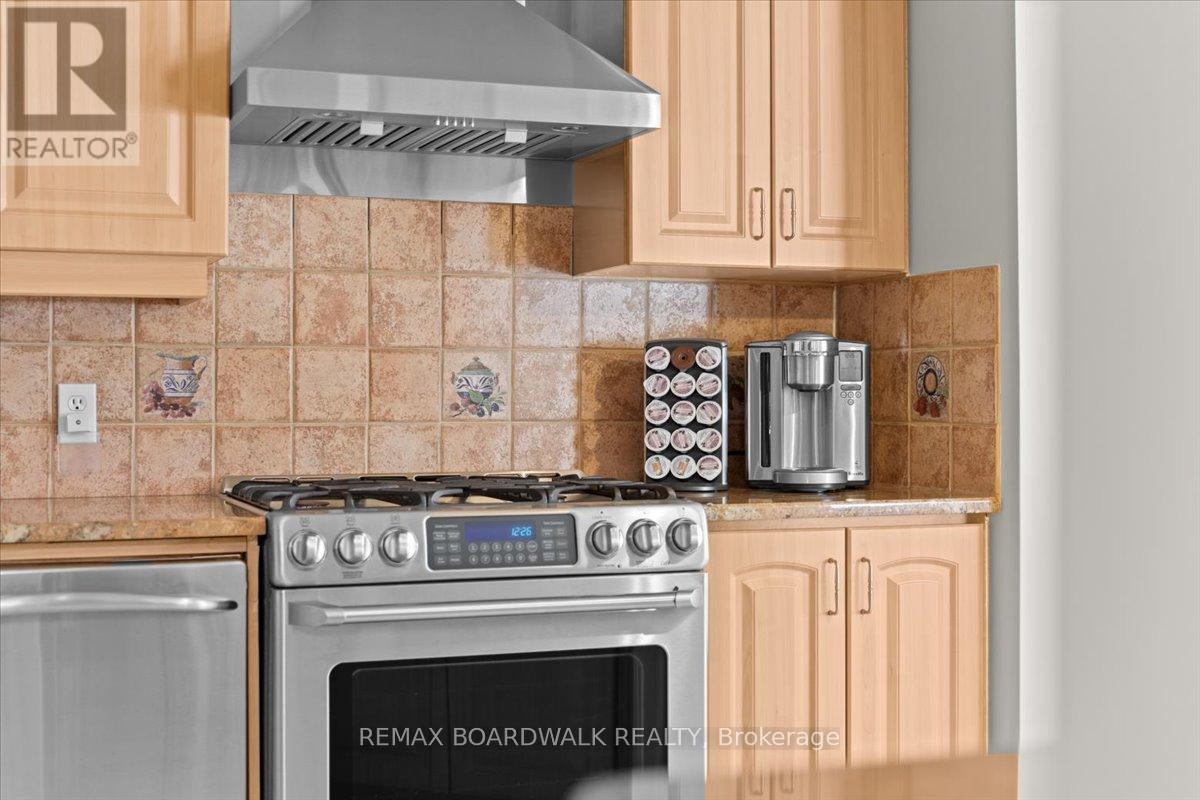 6355 Sablewood Place, Ottawa, Ontario  K1C 7M3 - Photo 4 - X12924612