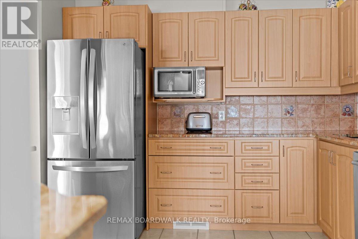 6355 Sablewood Place, Ottawa, Ontario  K1C 7M3 - Photo 5 - X12924612