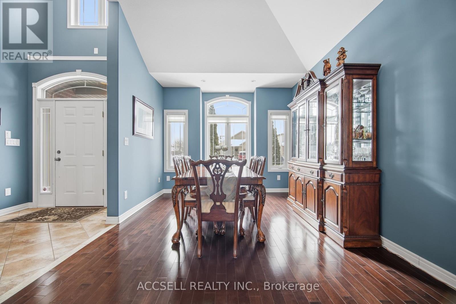 8665 Westport Drive, Niagara Falls, Ontario  L2H 0A3 - Photo 9 - X12927744