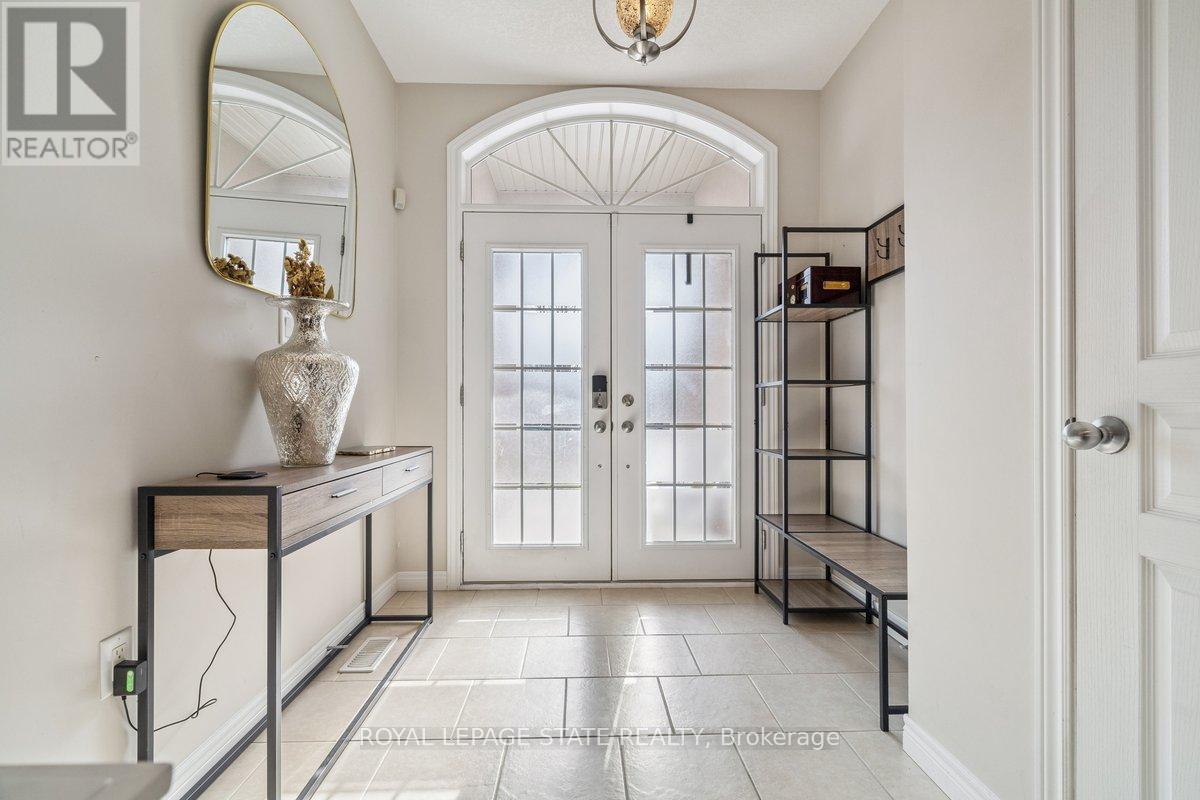 77 Peach Tree Lane, Grimsby, Ontario  L3M 0C1 - Photo 2 - X12927752