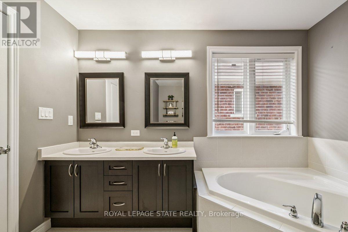 77 Peach Tree Lane, Grimsby, Ontario  L3M 0C1 - Photo 24 - X12927752