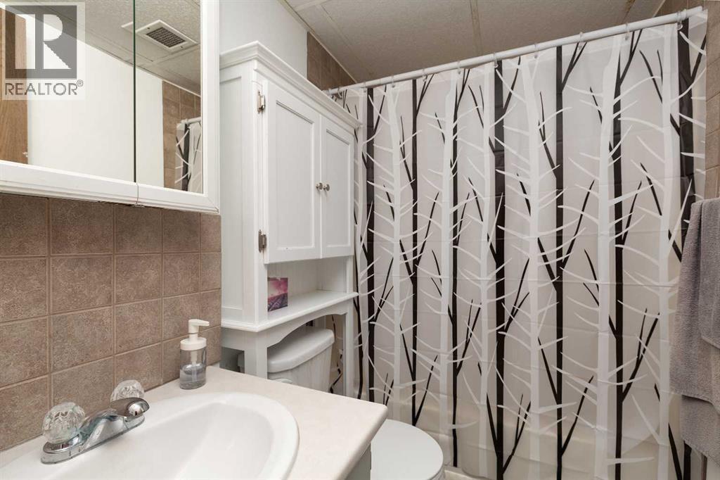 515, 5 Berkley Place W, Lethbridge, Alberta  T1K 5M9 - Photo 12 - A2295604