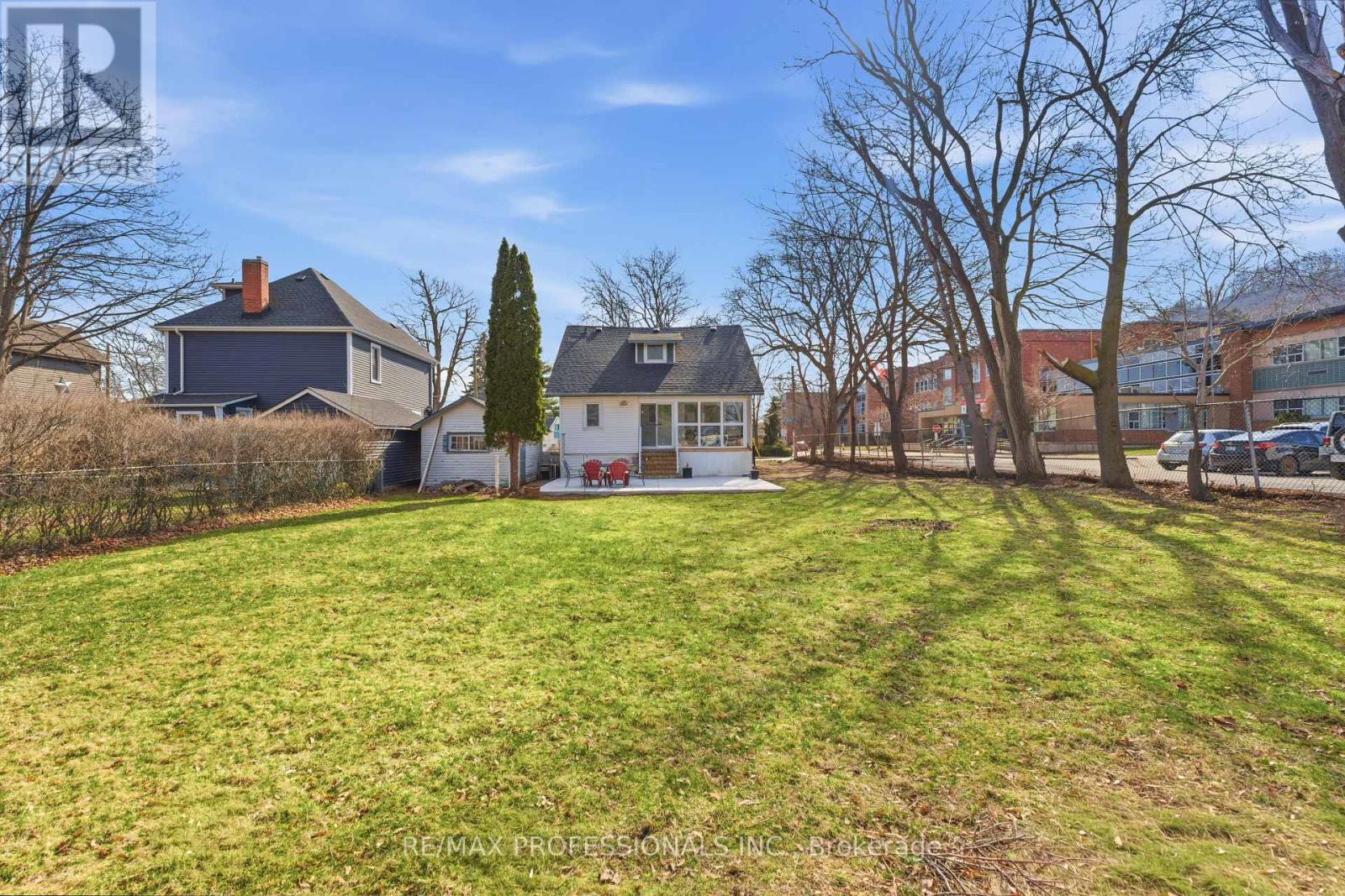 14 Kidd Avenue, Grimsby, Ontario  L3M 3S3 - Photo 32 - X12926088