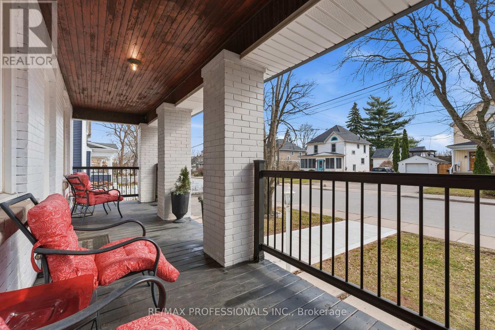 14 Kidd Avenue, Grimsby, Ontario  L3M 3S3 - Photo 4 - X12926088