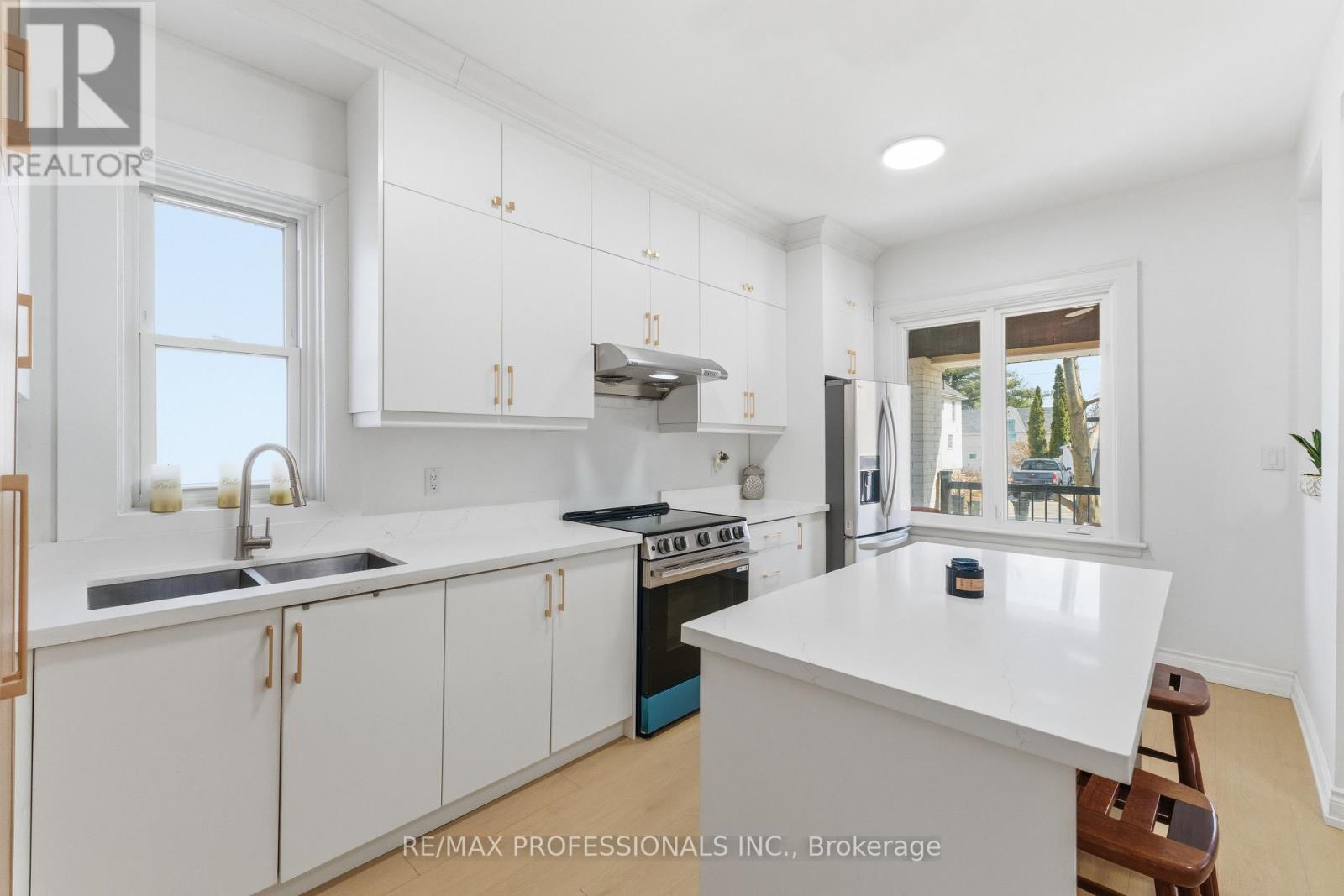 14 Kidd Avenue, Grimsby, Ontario  L3M 3S3 - Photo 7 - X12926088