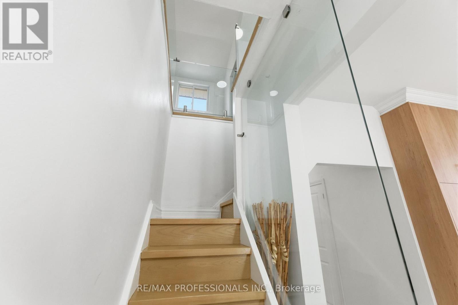 14 Kidd Avenue, Grimsby, Ontario  L3M 3S3 - Photo 17 - X12926088