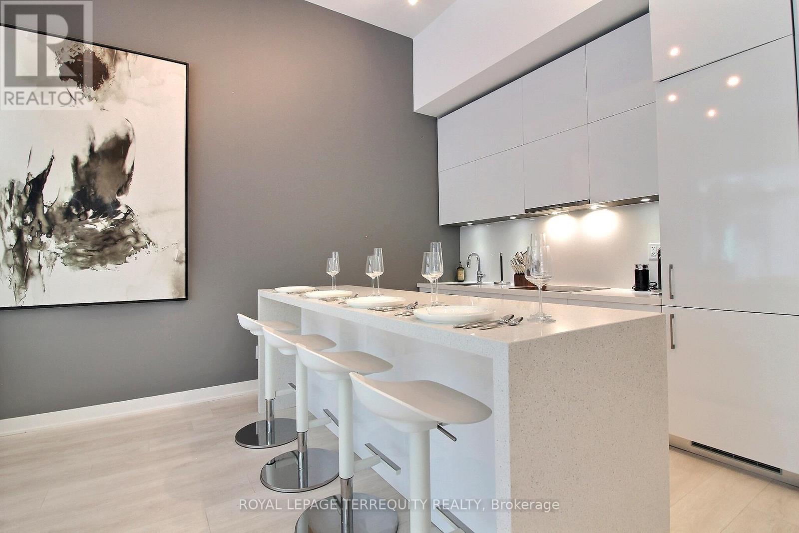 306 - 188 Cumberland Street, Toronto, Ontario  M5R 0B6 - Photo 2 - C12882746