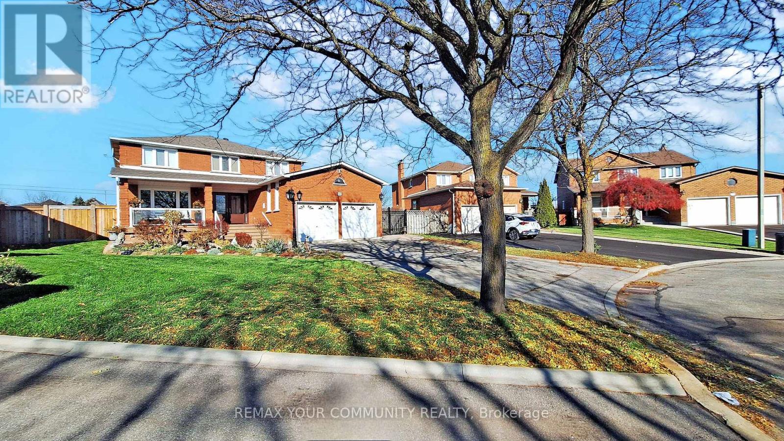 10 Hollyburn Court, Vaughan, Ontario  L4L 6G2 - Photo 2 - N12898032