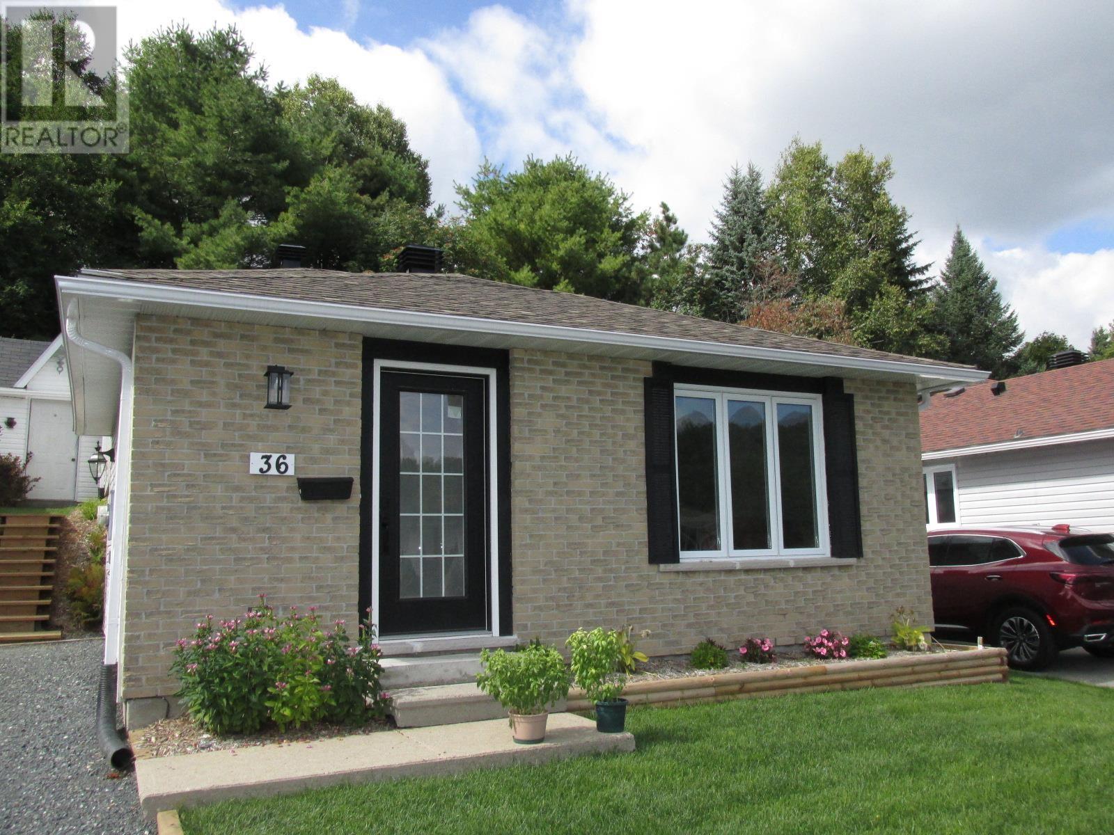 36 Hergott Ave, Elliot Lake, Ontario  P5A 3A8 - Photo 39 - SM260548