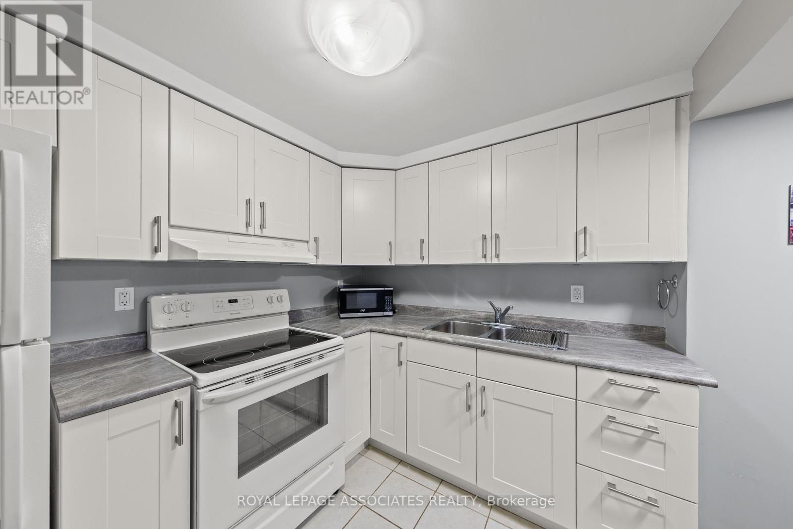 33 Hutton Crescent, Caledon, Ontario  L7C 1A3 - Photo 37 - W12923614