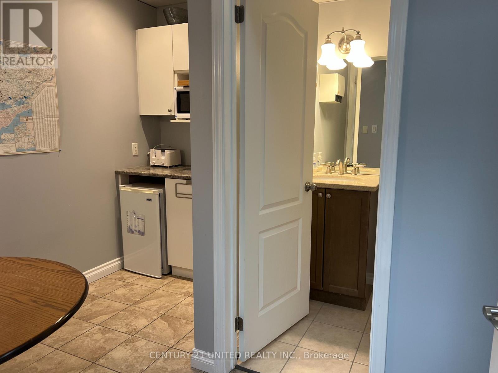 12 - 637 The Queensway, Peterborough, Ontario  K9J 7J6 - Photo 7 - X12927826