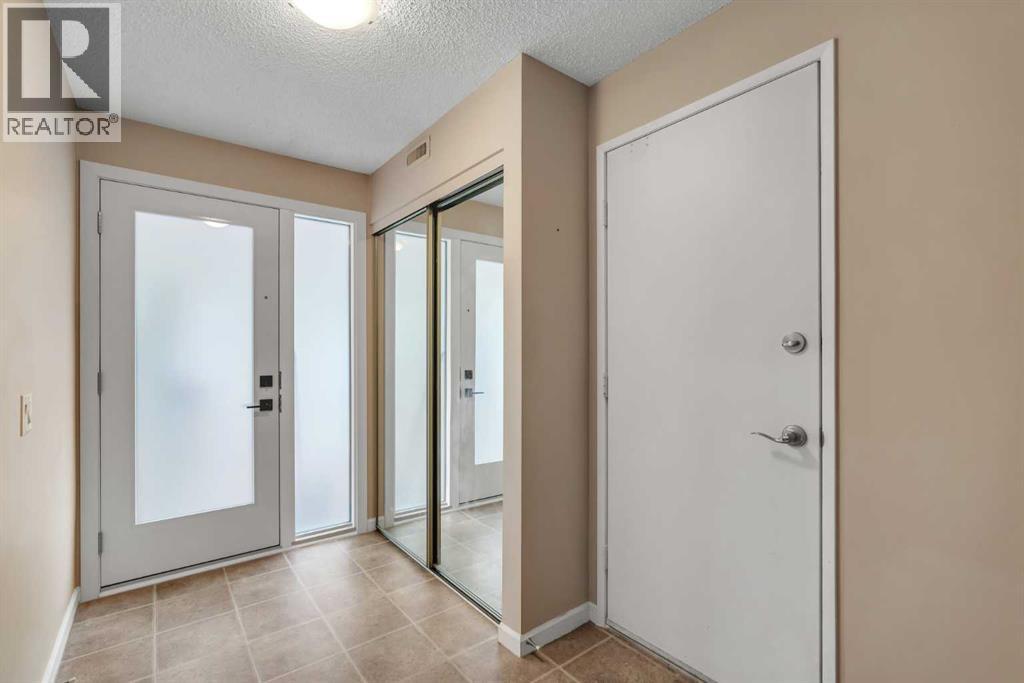22 Coachway Green Sw, Calgary, Alberta  T3H 1V8 - Photo 2 - A2287388