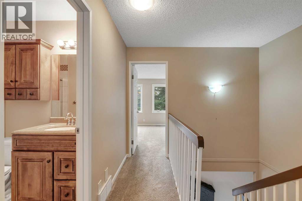 22 Coachway Green Sw, Calgary, Alberta  T3H 1V8 - Photo 19 - A2287388