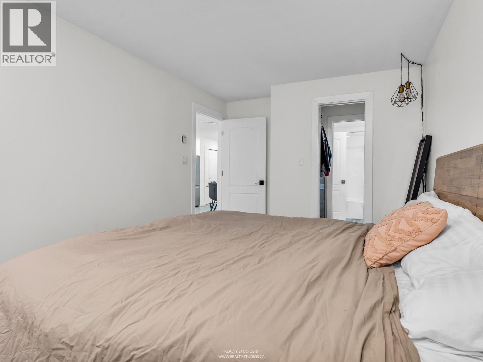 305 1500 Ostler Court, North Vancouver, British Columbia  V7G 2S2 - Photo 19 - R3083623