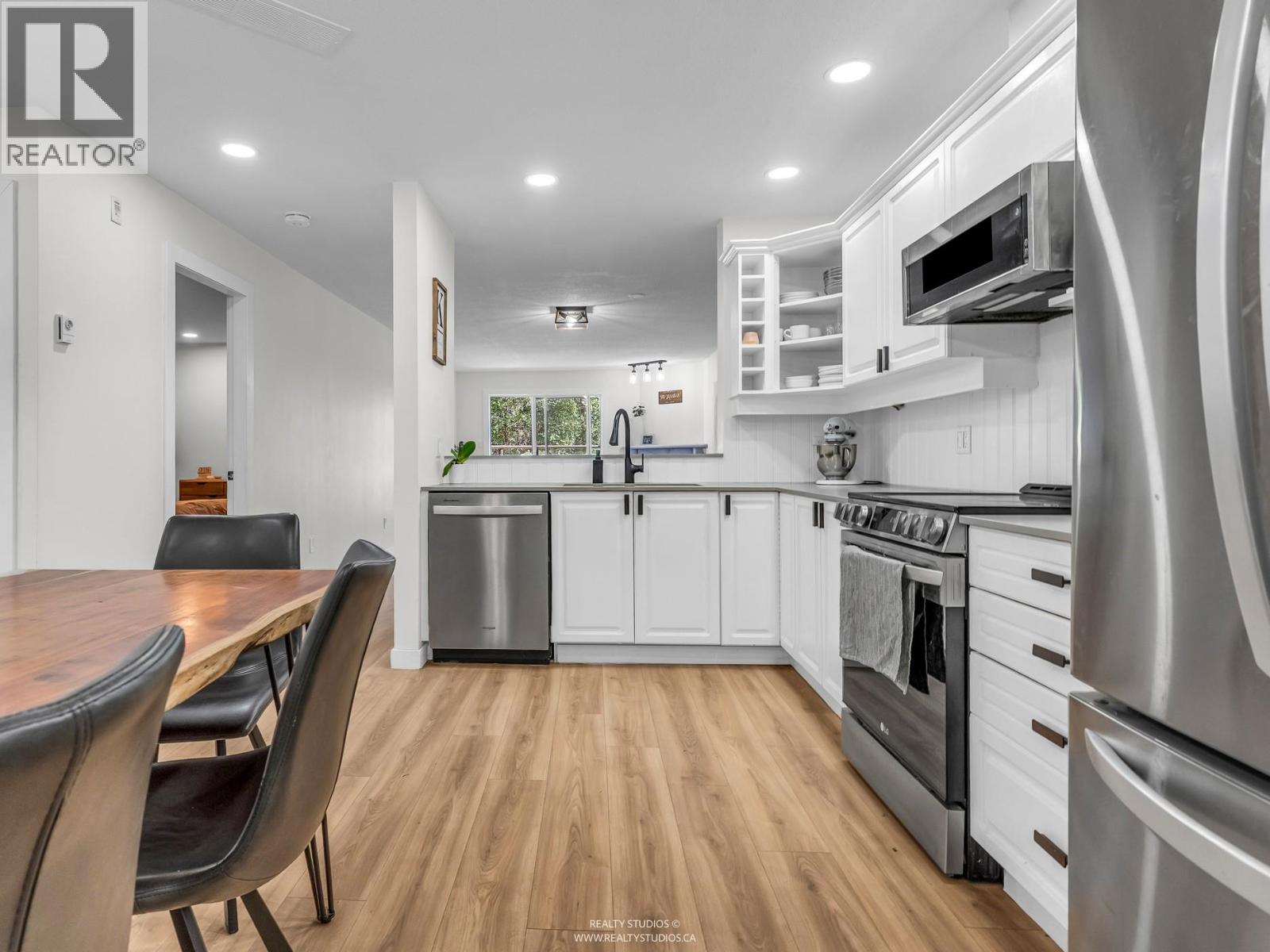 305 1500 Ostler Court, North Vancouver, British Columbia  V7G 2S2 - Photo 7 - R3083623