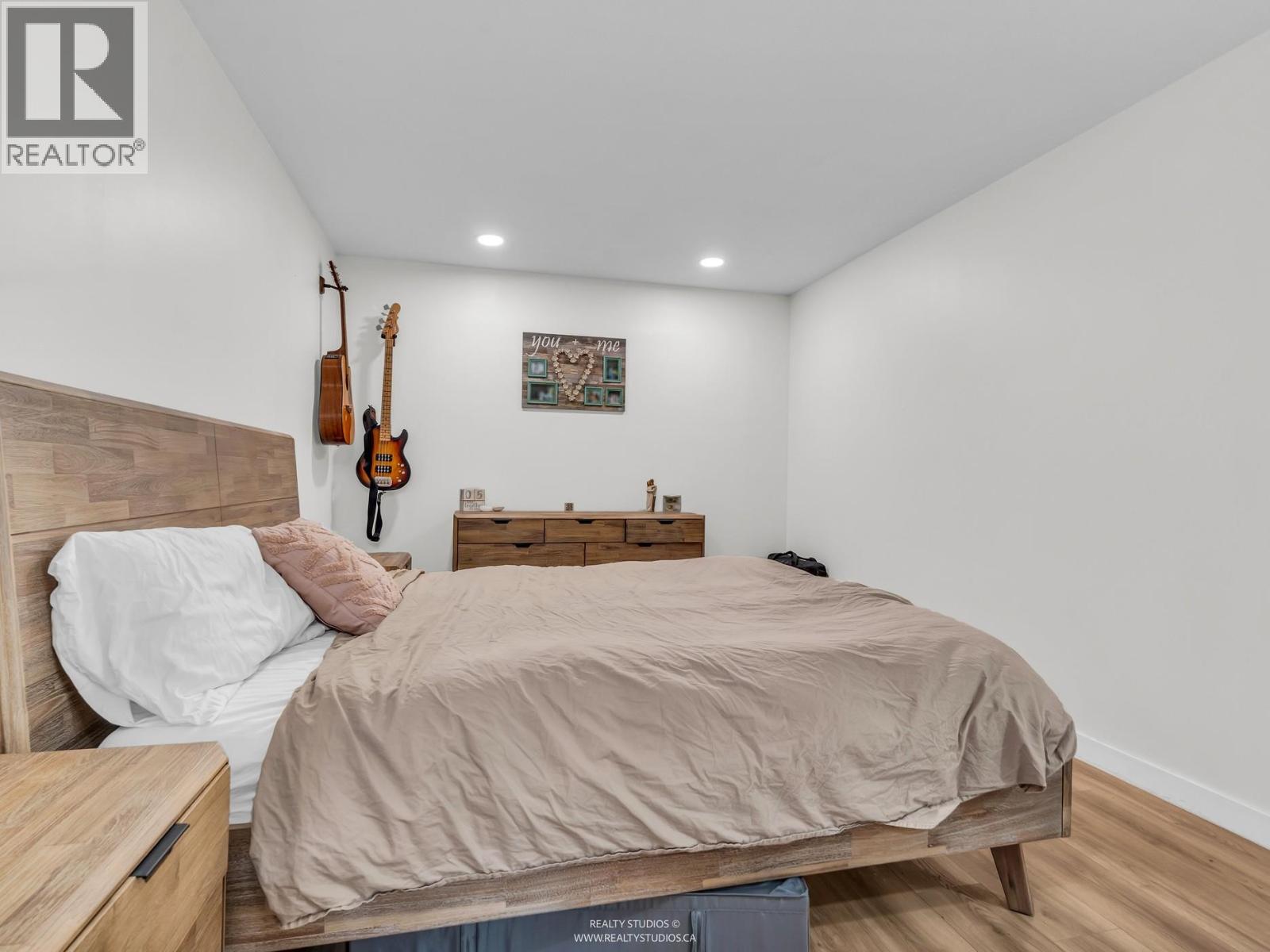 305 1500 Ostler Court, North Vancouver, British Columbia  V7G 2S2 - Photo 20 - R3083623