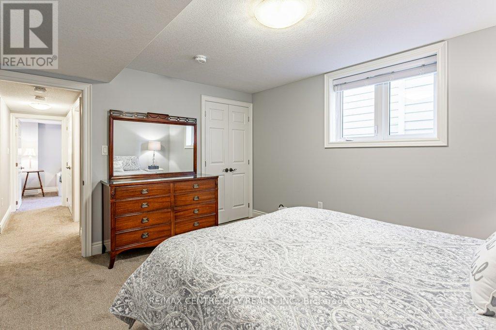 1533 Shore Road, London South, Ontario  N6K 4Z5 - Photo 34 - X12927892