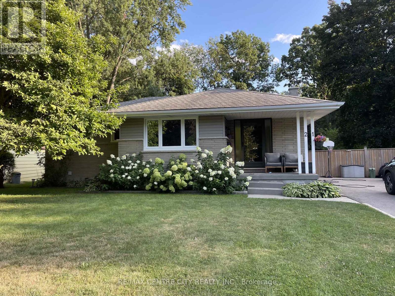 21 Strathcona Drive, London East, Ontario  N5W 1P7 - Photo 1 - X12927914