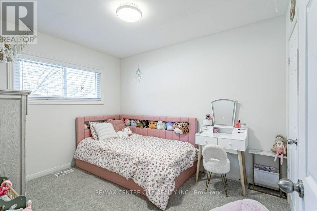 21 Strathcona Drive, London East, Ontario  N5W 1P7 - Photo 13 - X12927914