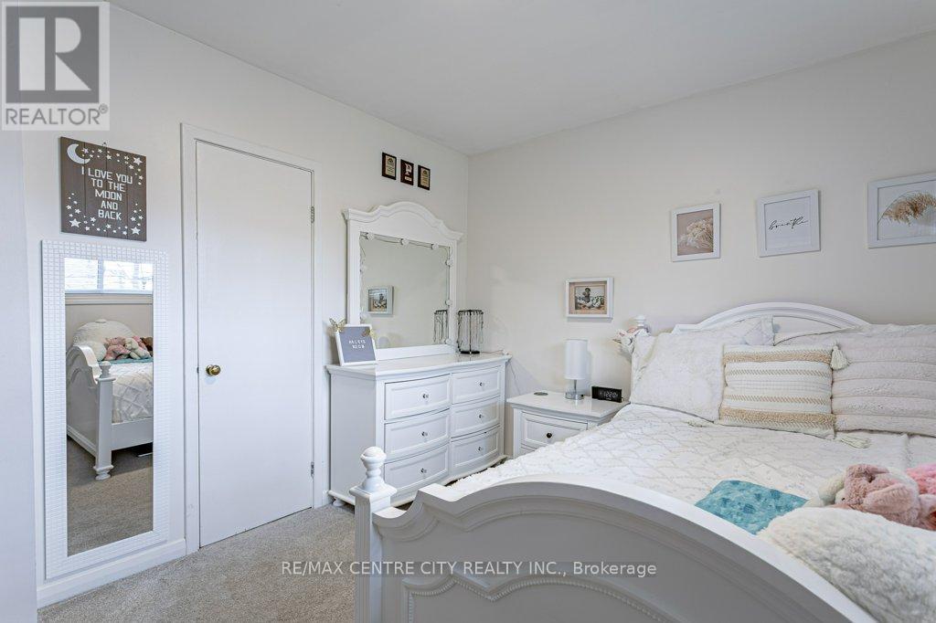 21 Strathcona Drive, London East, Ontario  N5W 1P7 - Photo 16 - X12927914